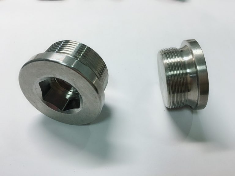 egyedi rozsdamentes acélból készült gyűrűs csavar ss kulcstartóval