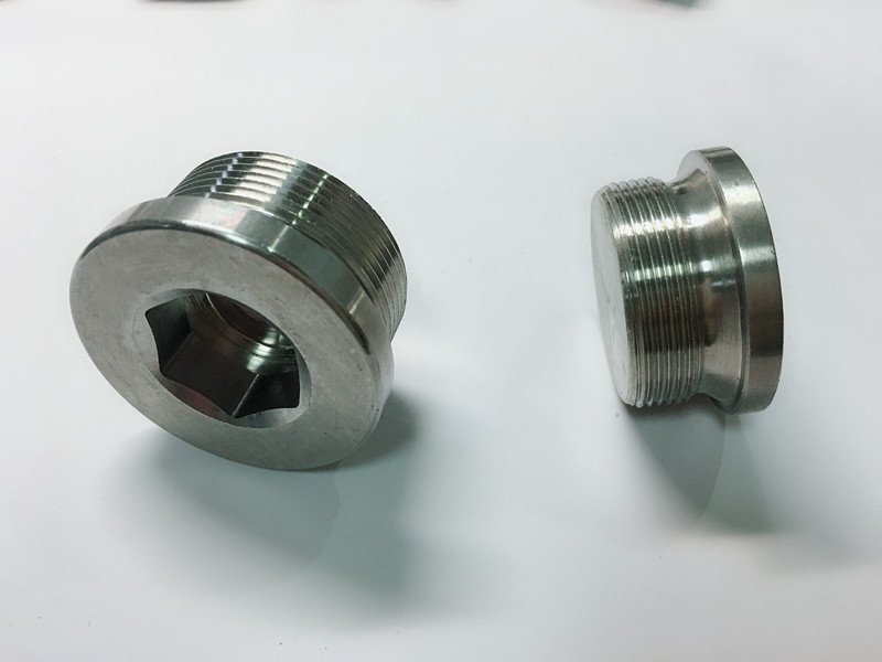 egyedi rozsdamentes acélból készült gyűrűs csavar ss kulcstartóval